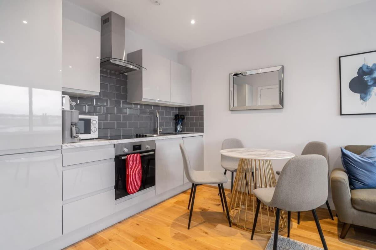 Lovely 1 Bedroom Apartment In The Heart Of 이슬리햄프셔 외부 사진